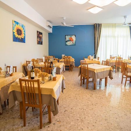 Hotel Sayonara Milano Marittima Extérieur photo