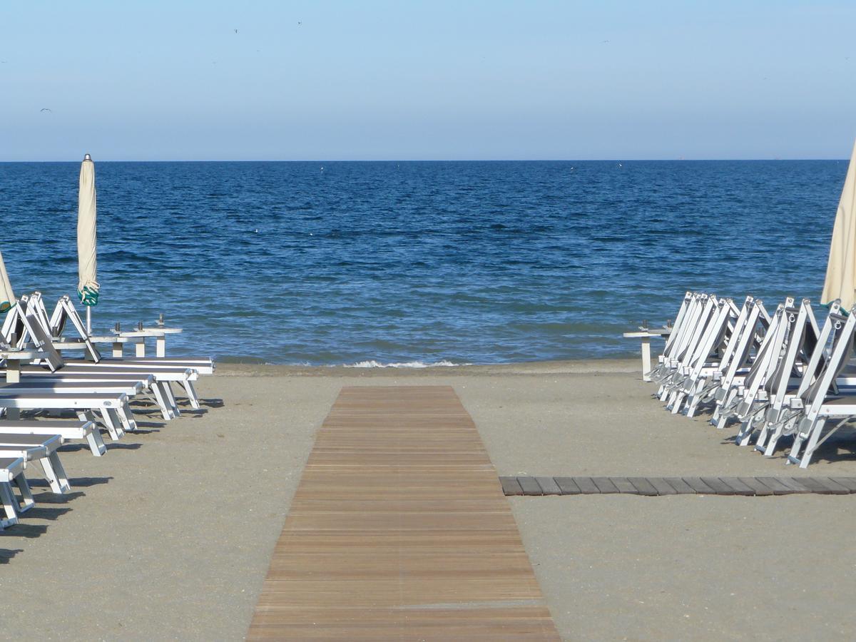Hotel Sayonara Milano Marittima Extérieur photo