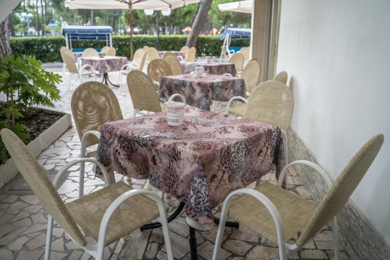Hotel Sayonara Milano Marittima Extérieur photo