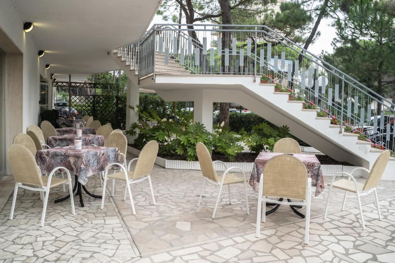 Hotel Sayonara Milano Marittima Extérieur photo