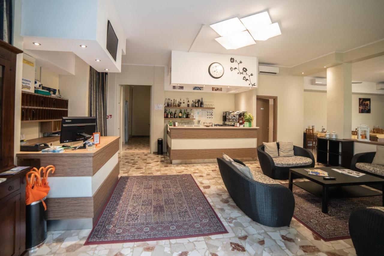 Hotel Sayonara Milano Marittima Extérieur photo