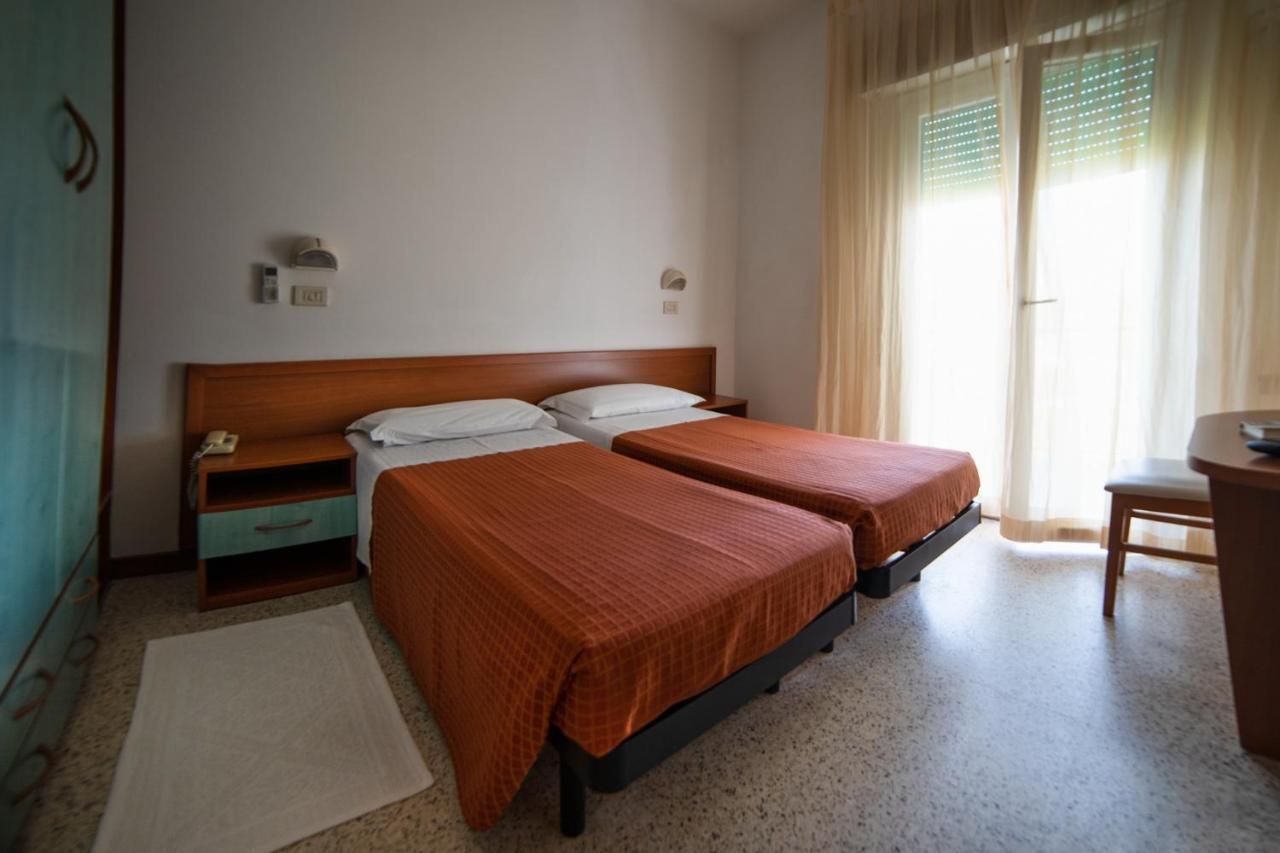 Hotel Sayonara Milano Marittima Extérieur photo