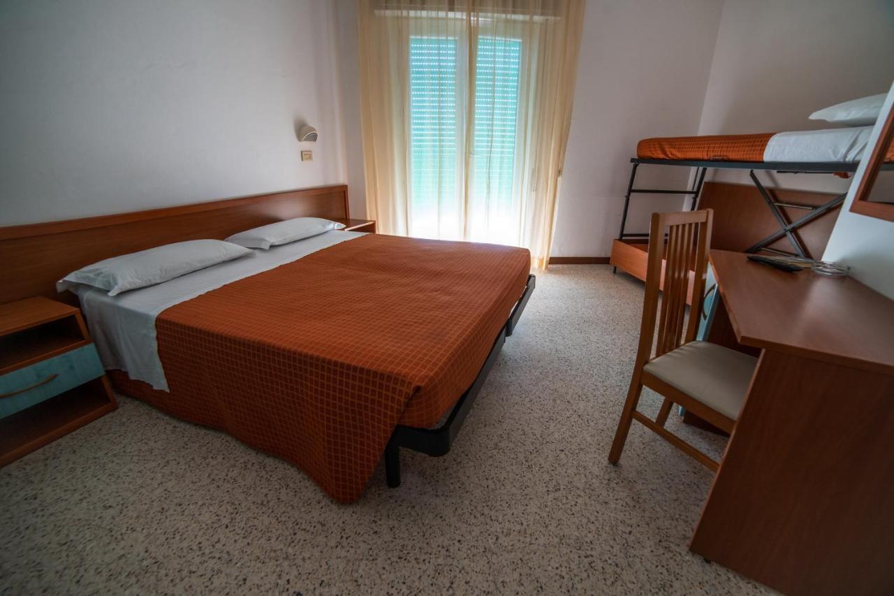 Hotel Sayonara Milano Marittima Extérieur photo