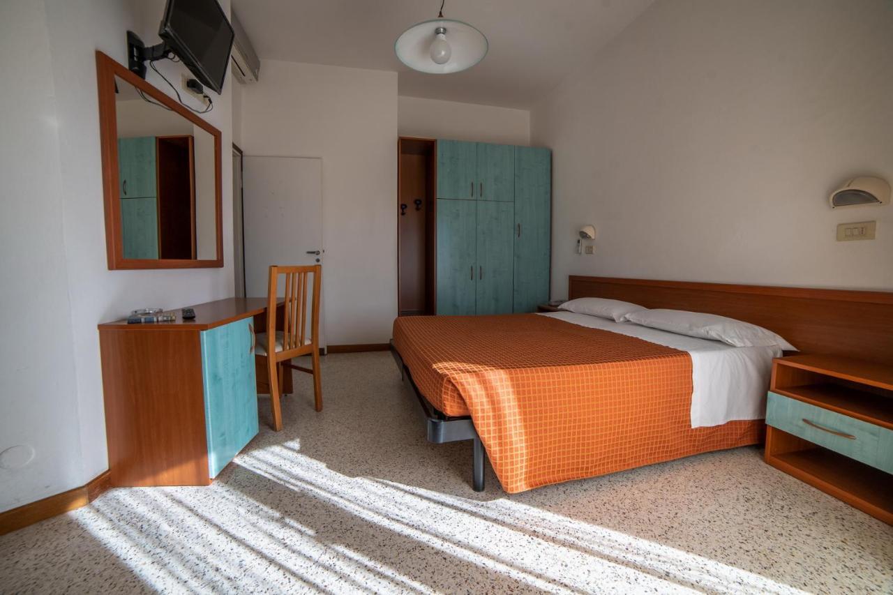 Hotel Sayonara Milano Marittima Extérieur photo