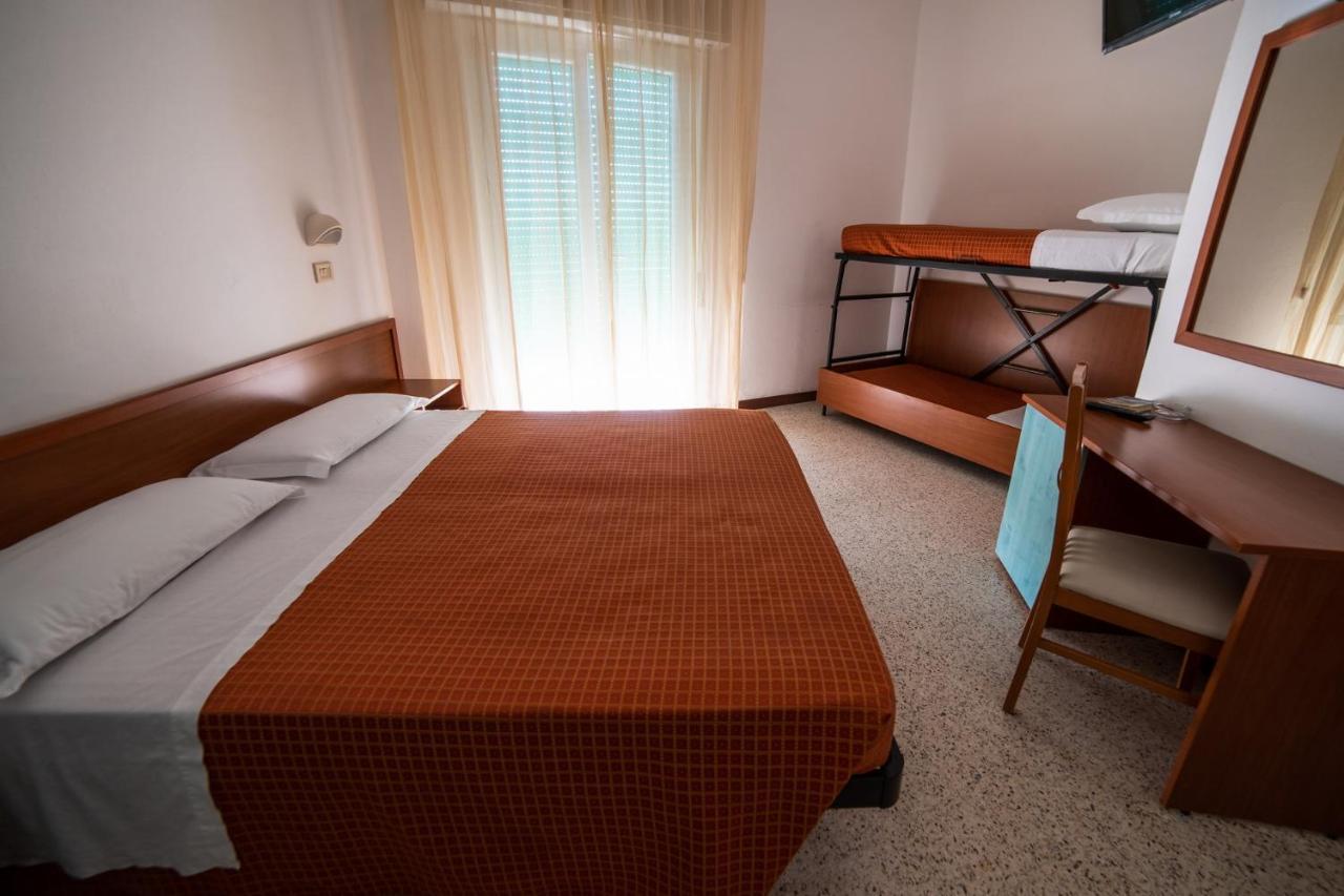 Hotel Sayonara Milano Marittima Extérieur photo