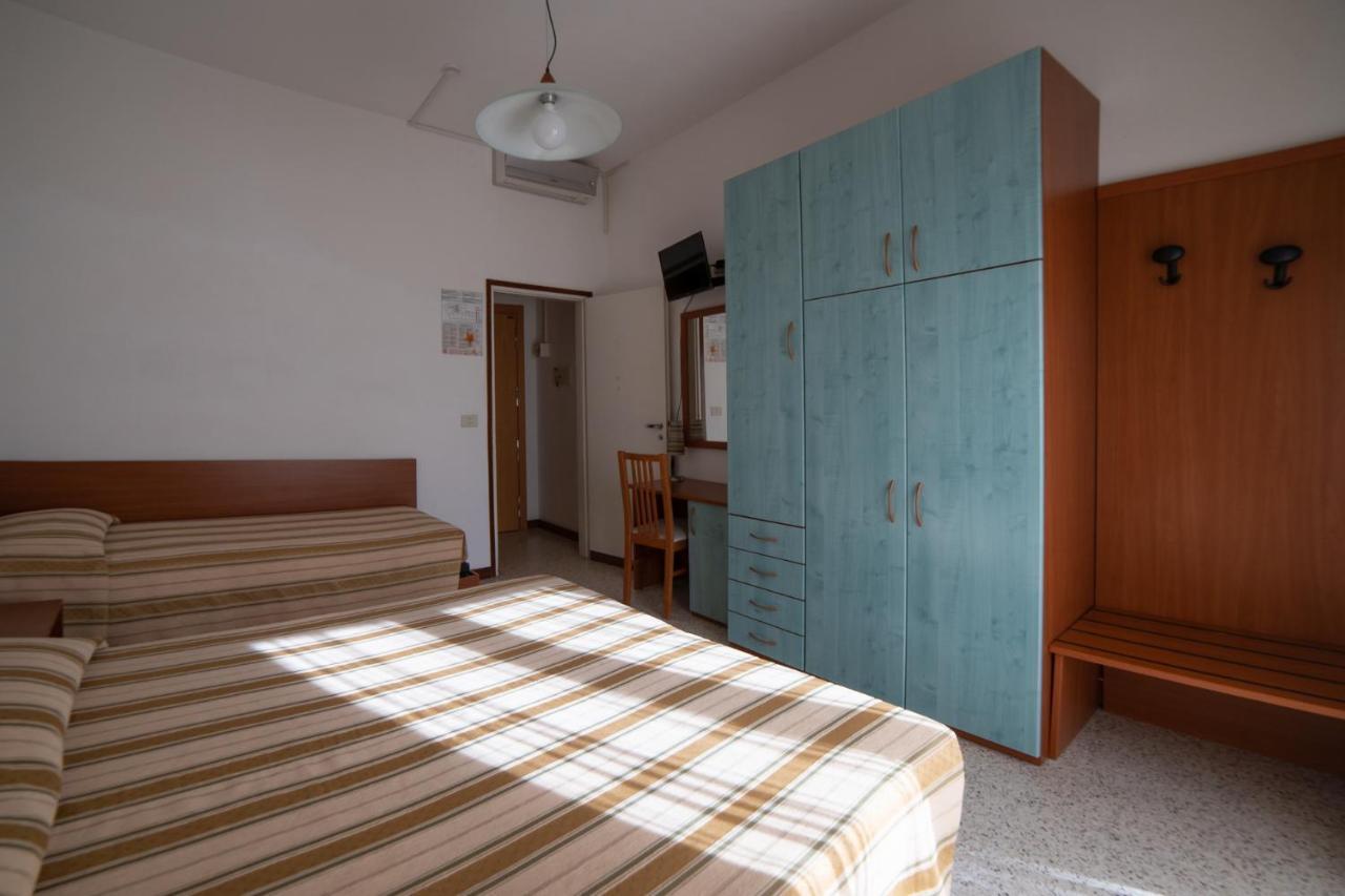 Hotel Sayonara Milano Marittima Extérieur photo