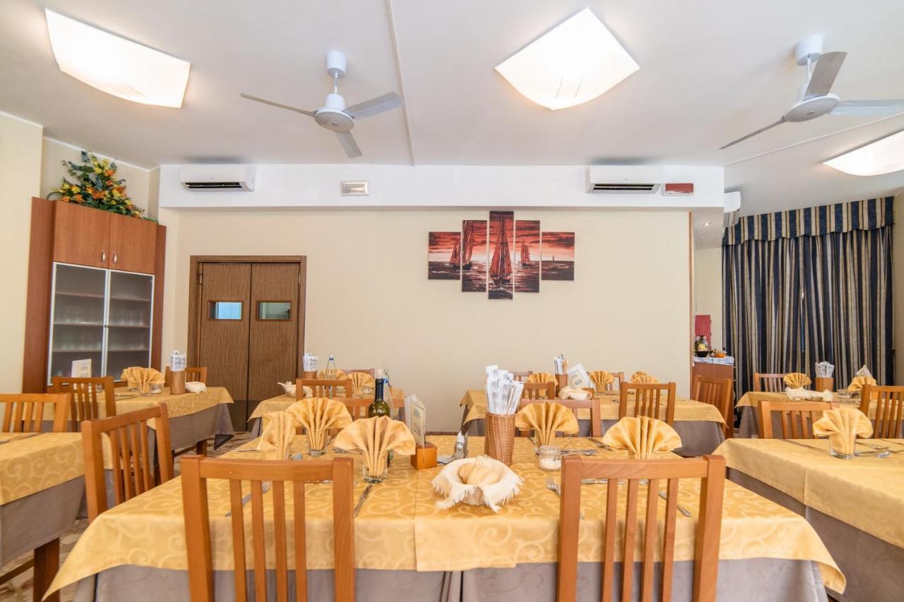 Hotel Sayonara Milano Marittima Extérieur photo