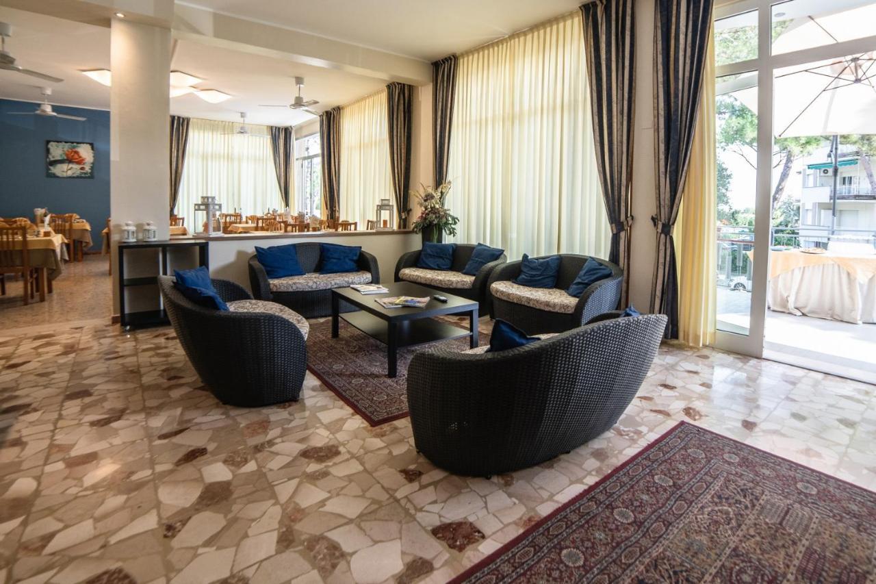 Hotel Sayonara Milano Marittima Extérieur photo