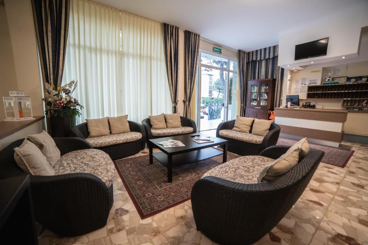 Hotel Sayonara Milano Marittima Extérieur photo