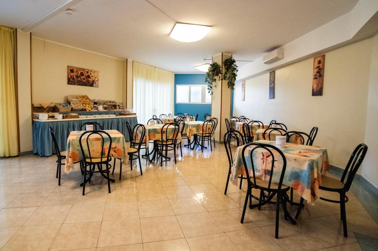 Hotel Sayonara Milano Marittima Extérieur photo