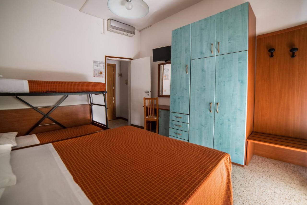 Hotel Sayonara Milano Marittima Extérieur photo