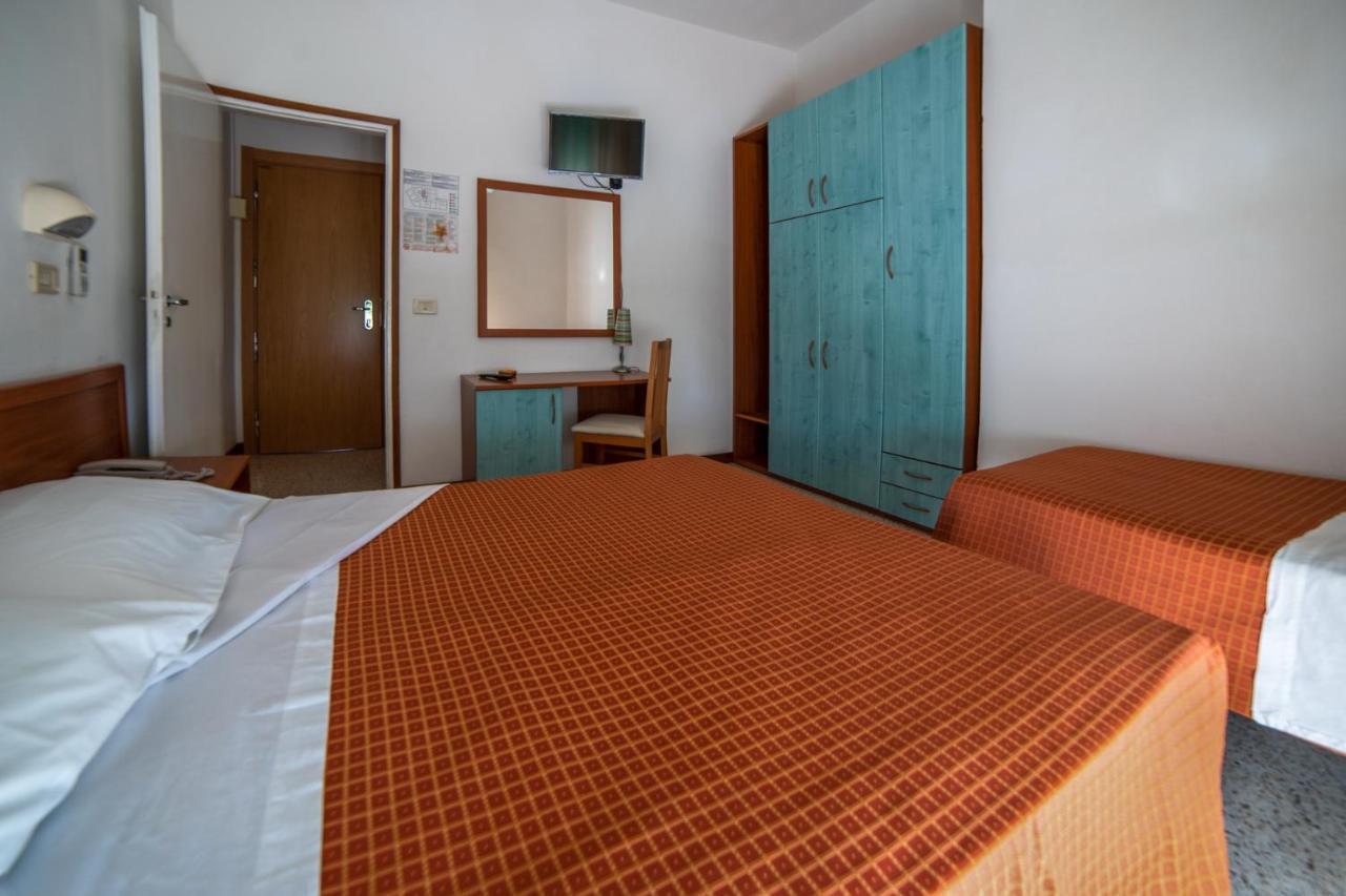 Hotel Sayonara Milano Marittima Extérieur photo