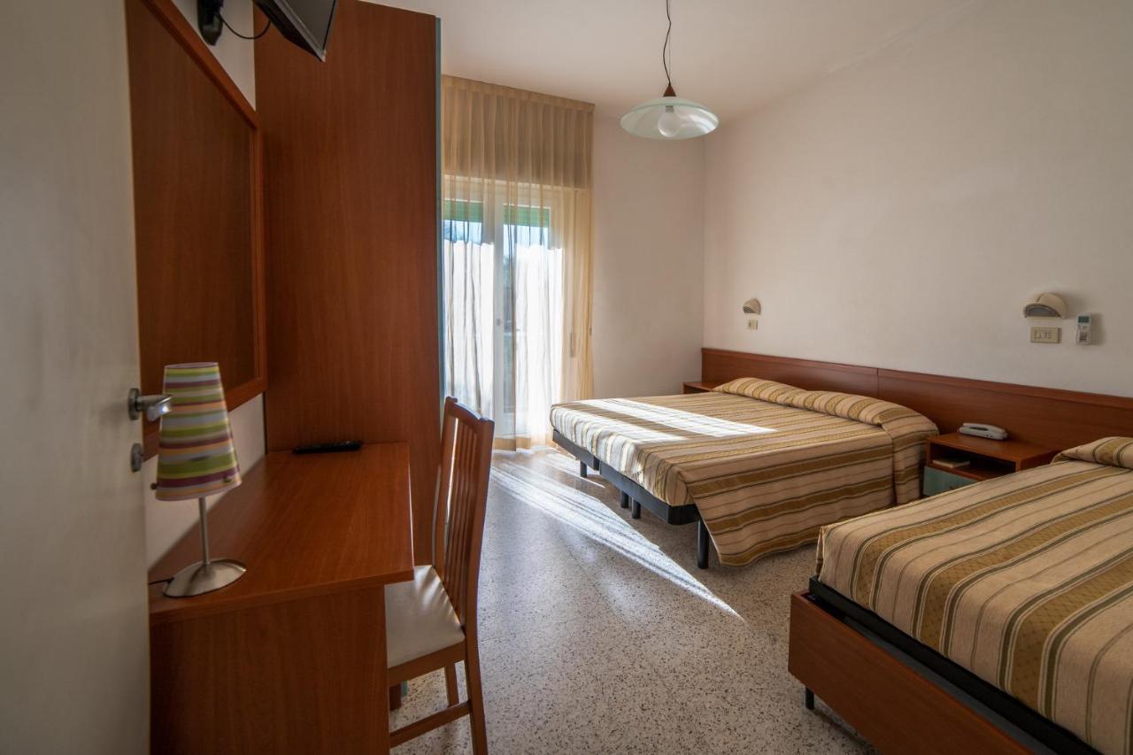 Hotel Sayonara Milano Marittima Extérieur photo