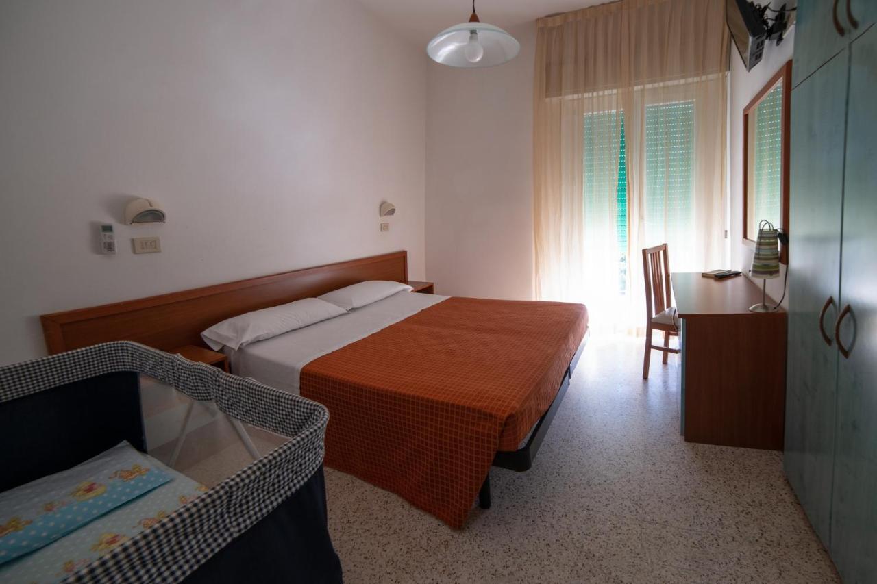 Hotel Sayonara Milano Marittima Extérieur photo