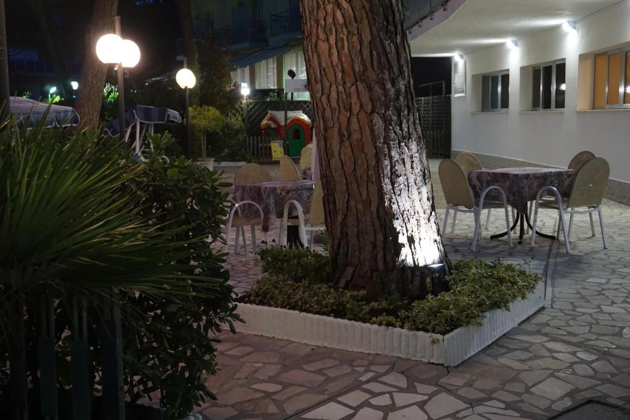 Hotel Sayonara Milano Marittima Extérieur photo